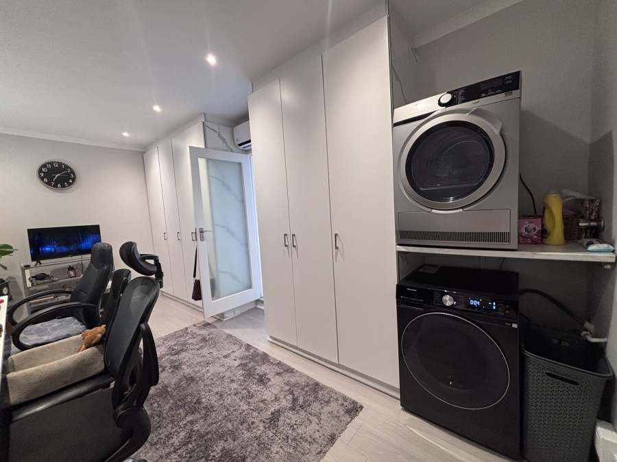 To Let 2 Bedroom Property for Rent in Parklands Western Cape